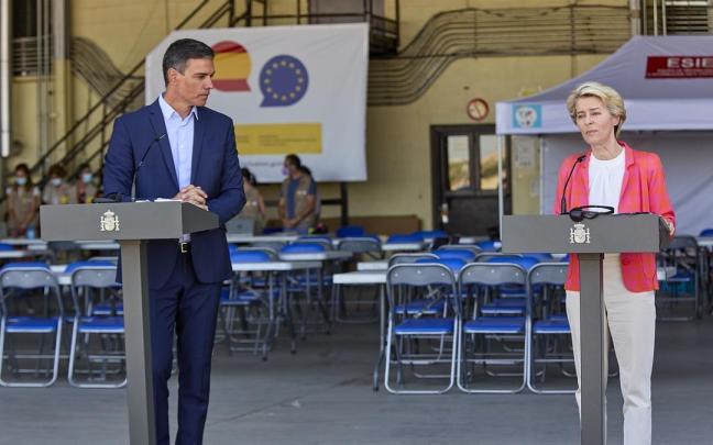 El presidente del Gobierno español, Pedro Sánchez, y la presidenta de la Comisión Europea, Ursula von der Leyen, en una foto de archivo.