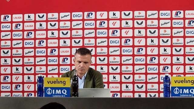 Jon Uriarte, en rueda de prensa este mediodía en San Mamés
