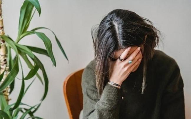 La fatiga es uno de los síntomas más habituales del covid persistente.