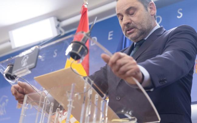 El exministro de Transportes, José Luis Ábalos, en la comparecencia en la que anunció su paso al Grupo Mixto