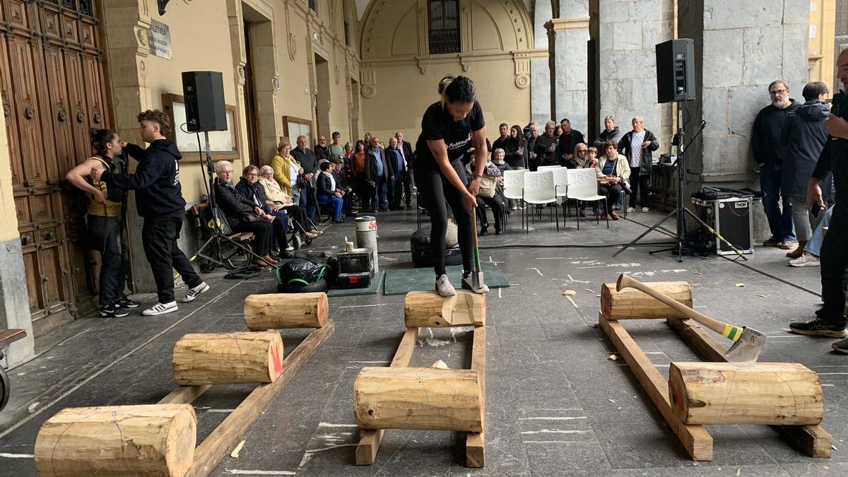 Exhibición de deporte rural en Hernani