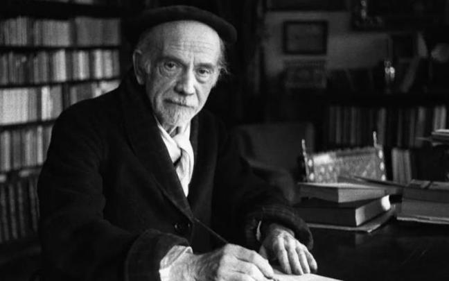 Pío Baroja, en su despacho de Itzea.