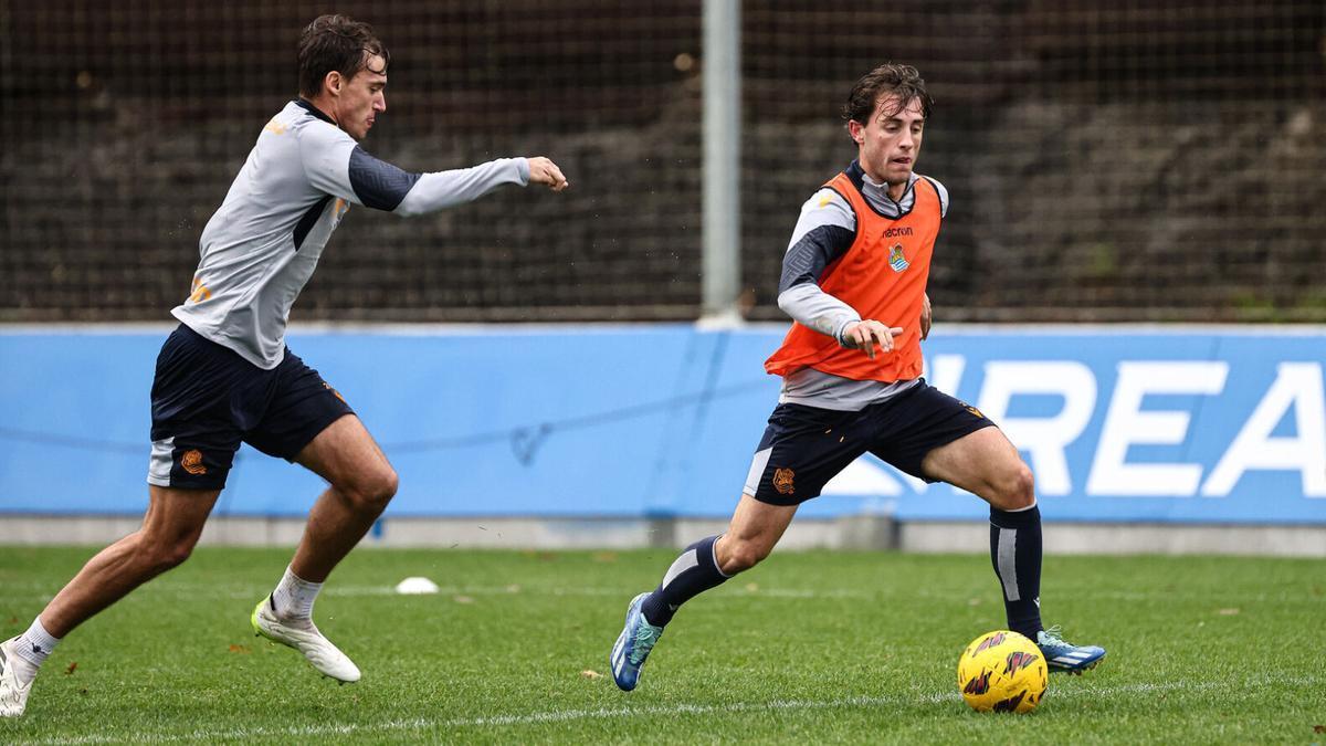 Álvaro Odriozola y Urko, en el entrenamiento. / R. S.