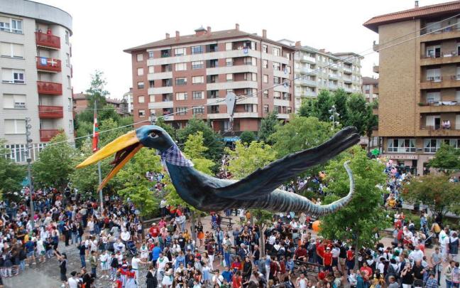 Iguarrako trayendo la fiesta a Amurrio en un pasado txupinazo