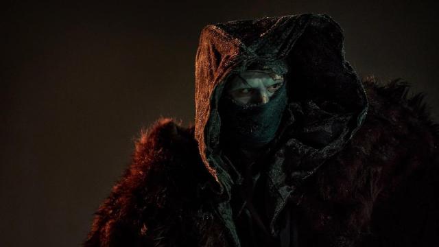 Jacob Elordi transformado en la criatura.