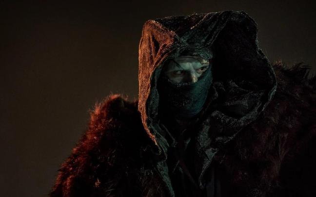 Jacob Elordi transformado en la criatura.