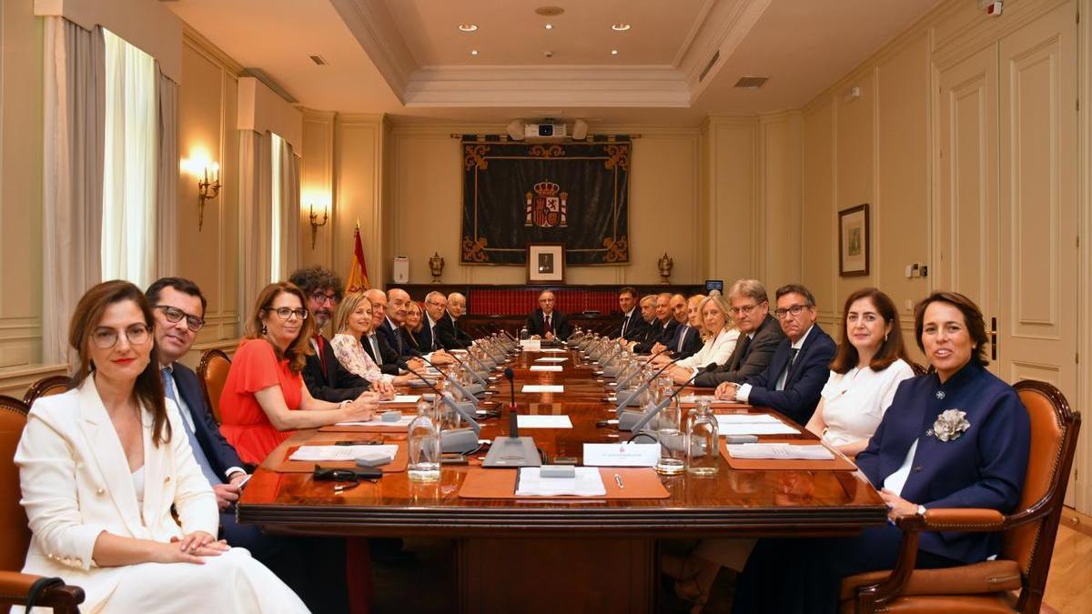 Los nuevos veinte vocales durante el primer pleno del octavo mandato del Consejo General del Poder Judicial.