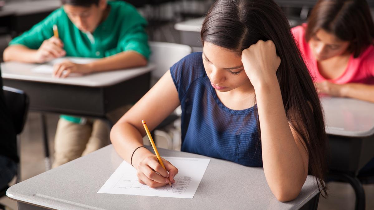 Unos estudiantes, en pleno examen.