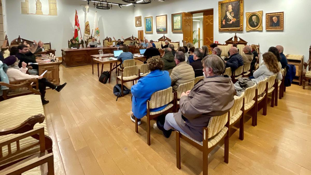 Foto del Pleno ordinario celebrado ayer en el Ayuntamiento de Hondarribia.