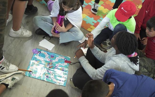 Son ayudas con una cuantía modulable cada tres meses, en función de la situación real de la unidad familiar.