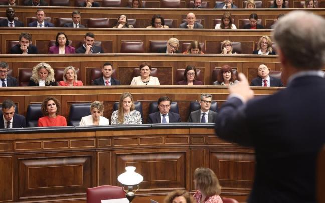 Núñez Feijóo, de espaldas