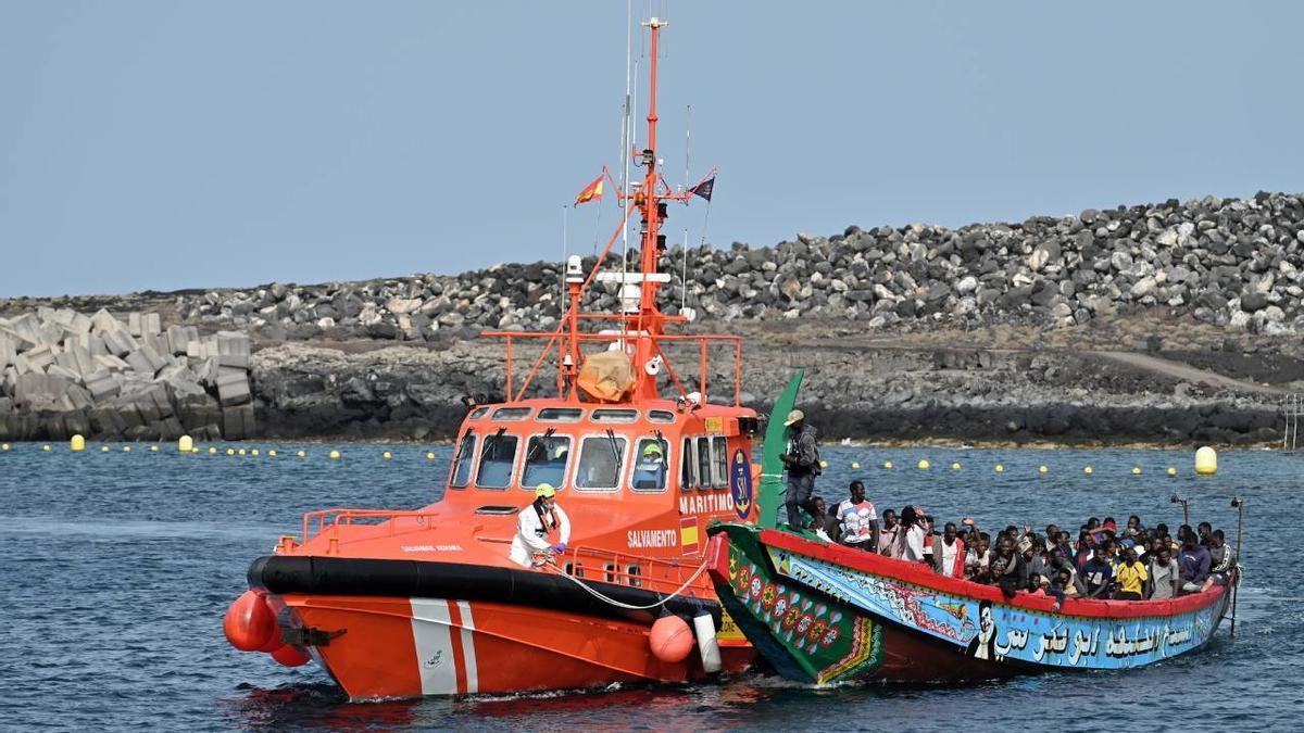 Rescatan una patera con 25 inmigrantes al sur de Formentera