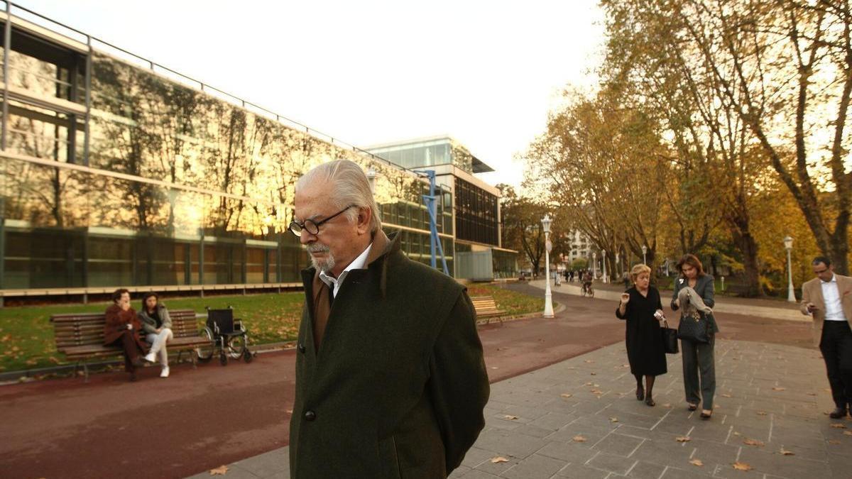 Fernando Botero en una visita al Museo Bellas Artes de Bilbao.