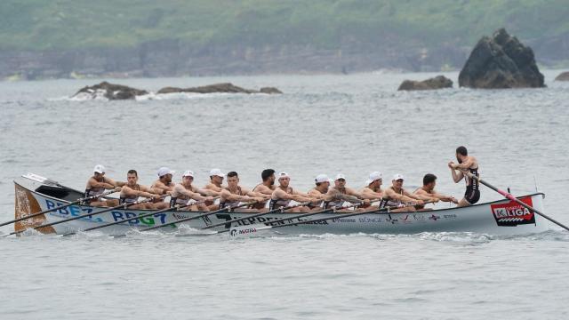 Zierbena durante la disputa del Campeonato de Euskadi de Traineras / Oskar González