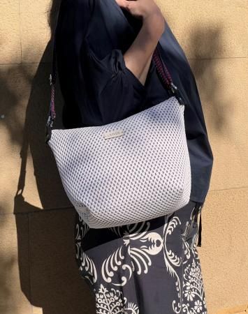 Todos los bolsos de Lainer están disponibles en su página web.