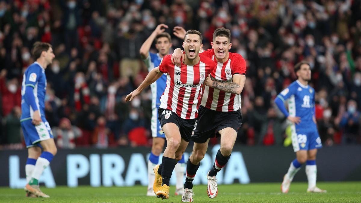 Óscar de Marcos celebra el gol que dio la victoria el Athletic en la última visita del Betis a San Mamés.