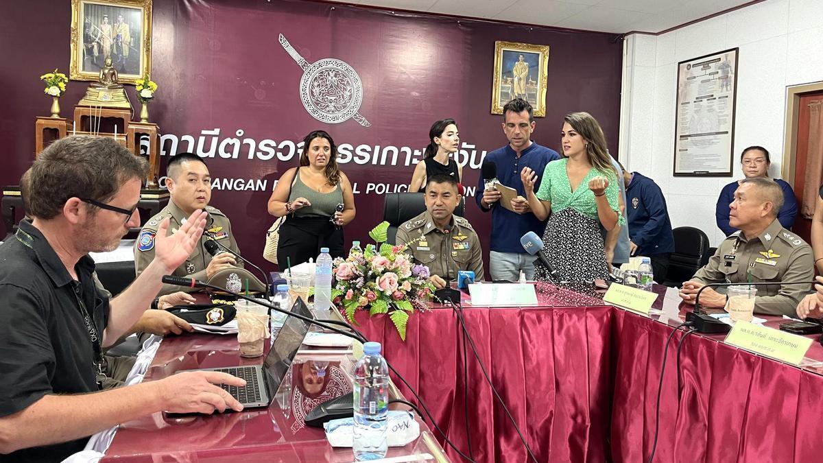 Rueda de prensa de la policía de Tailandia, con 'Big Joke' al frente.