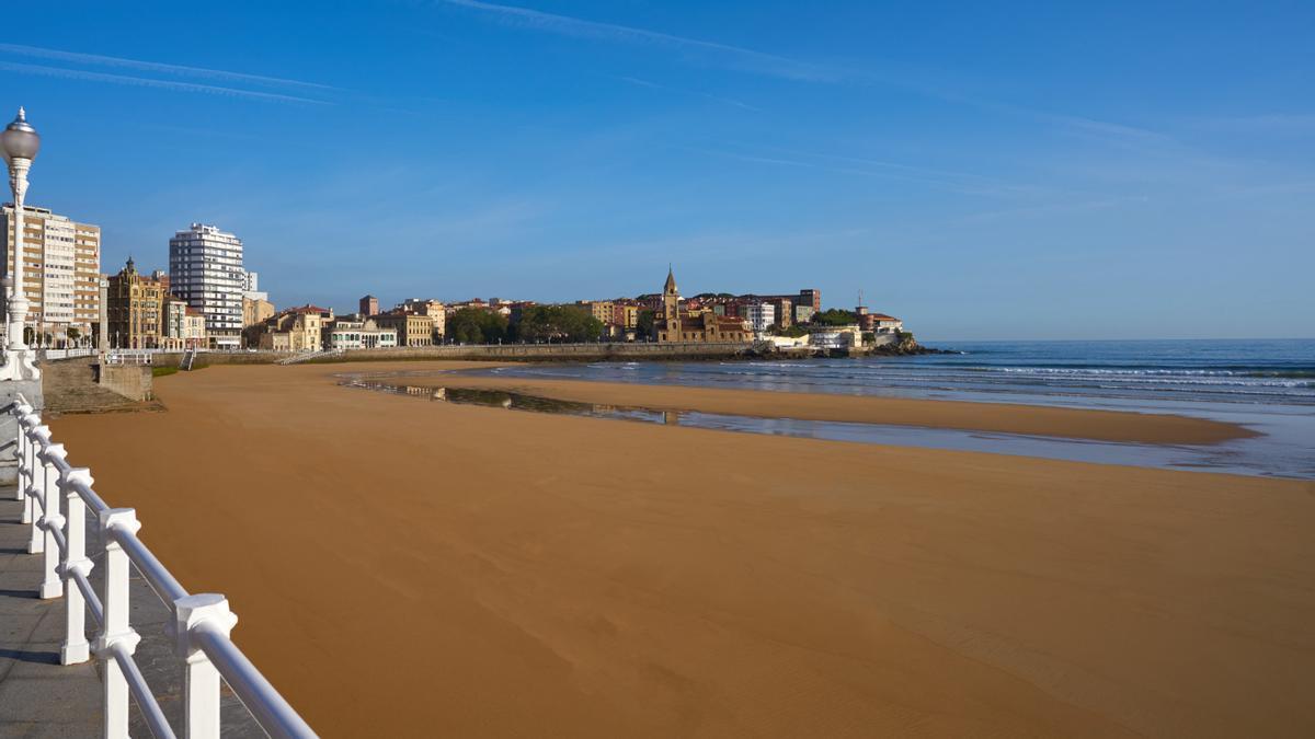 Vista de la gijonesa playa de San Lorenzo.