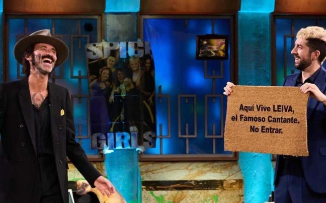 El cantante Leiva y David Broncano, ayer en 'La Revuelta'