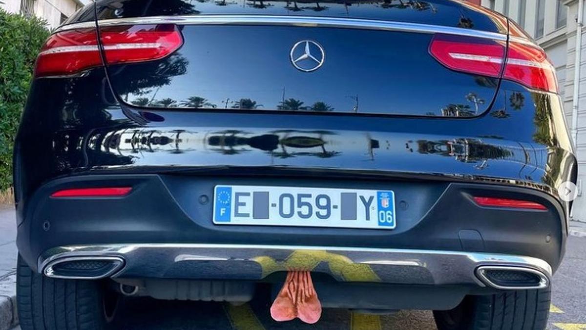 Uno de los coches con esa peculiar 'decoración' que ha aparecido en Niza.