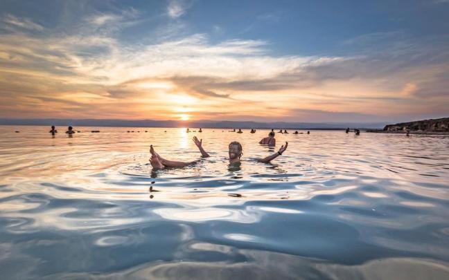 Magnesio, calcio, potasio y bromuro son los minerales que abundan en las aguas del Mar Muerto.
