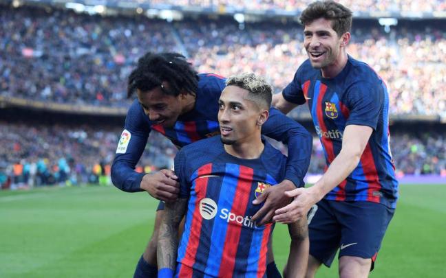 Raphina celebra su gol.