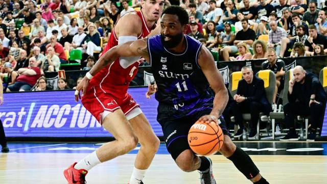Darrun Hilliard, en imagen el domingo ante el Girona, quiere esta noche prolongar la temporada. / OSKAR GONZÁLEZ