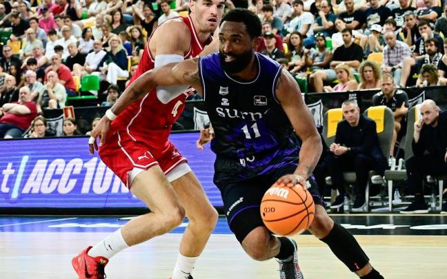 Darrun Hilliard, en imagen el domingo ante el Girona, quiere esta noche prolongar la temporada. / OSKAR GONZÁLEZ