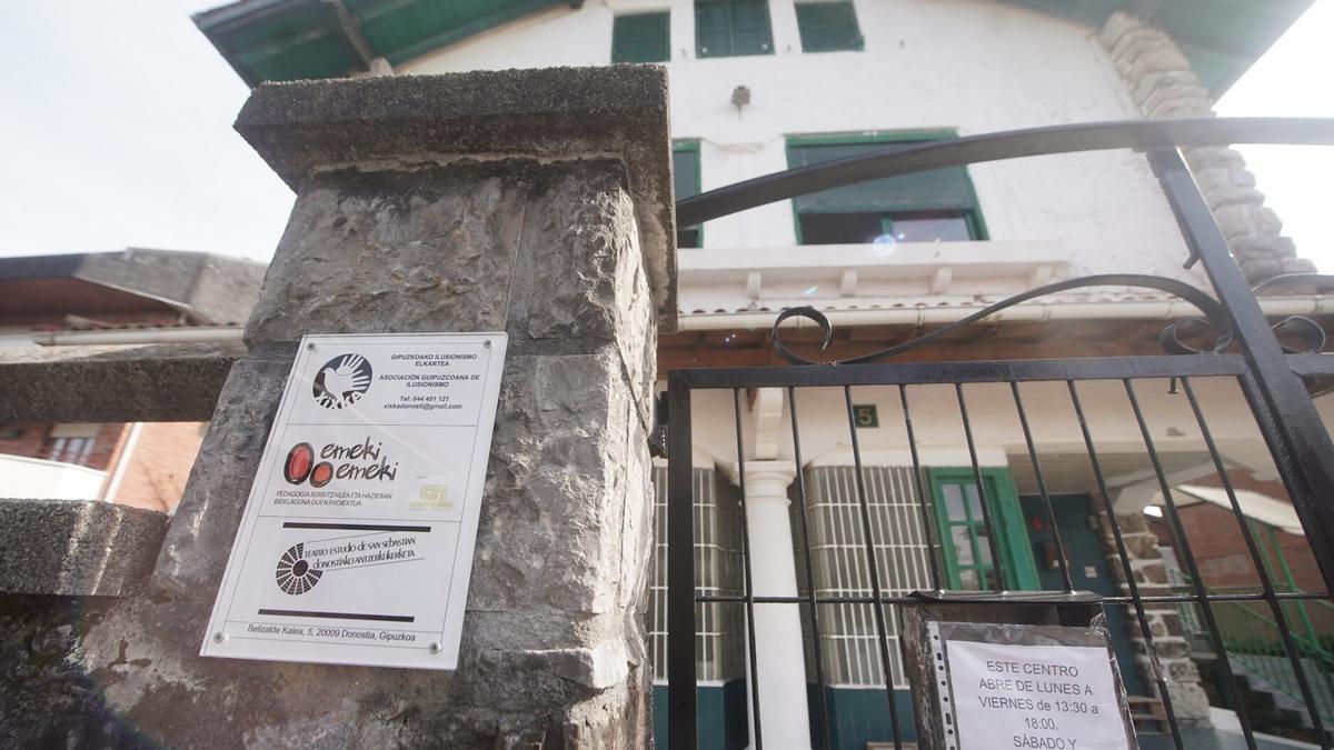 Exterior del centro educativo en el que presuntamente ocurrieron los hechos, ubicado en Aiete (Donostia).