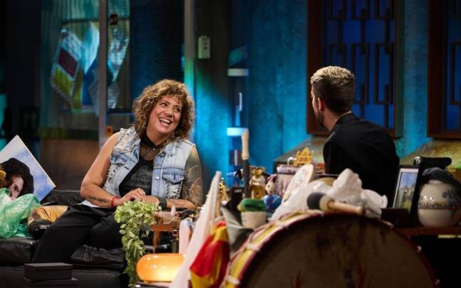 Rosana junto a David Broncano en 'La Revuelta'