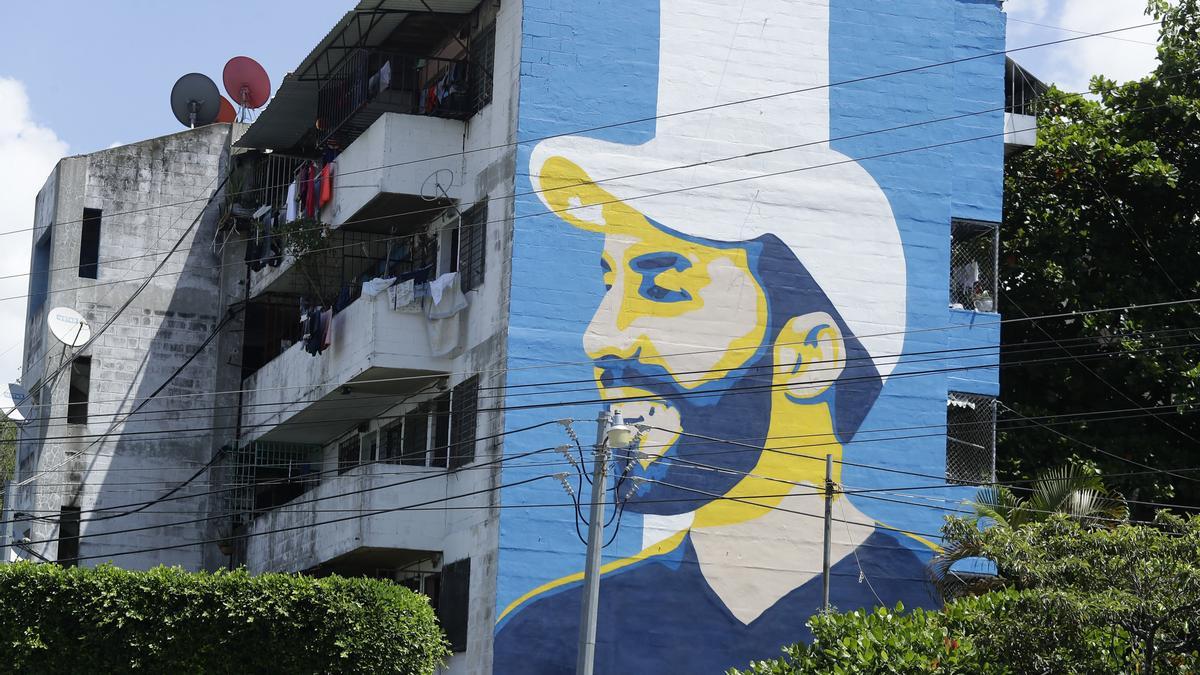 Mural con la imagen de Nayib Bukele.
