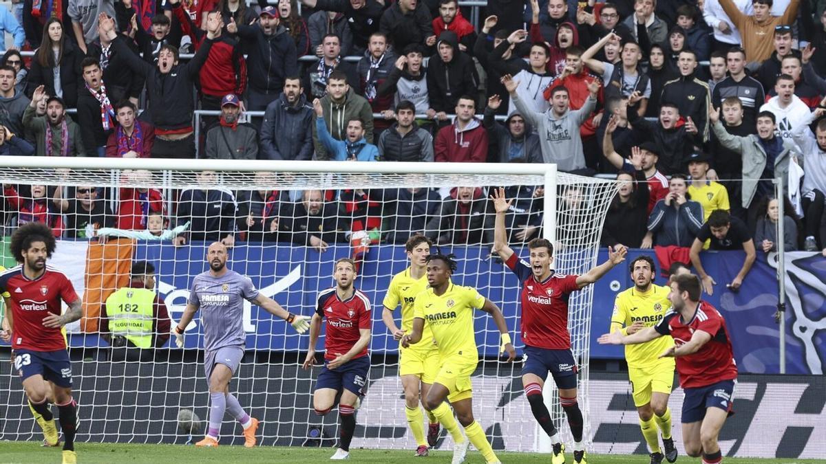 Una imagen del partido entre Osasuna y Villarreal.