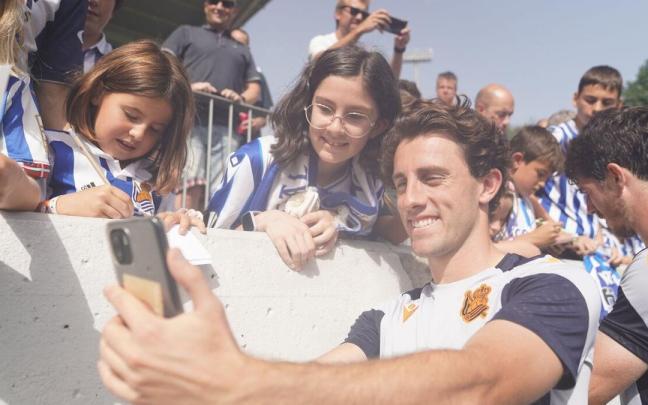 Entrenamiento de la Real a puerta abierta. / RUBEN PLAZA