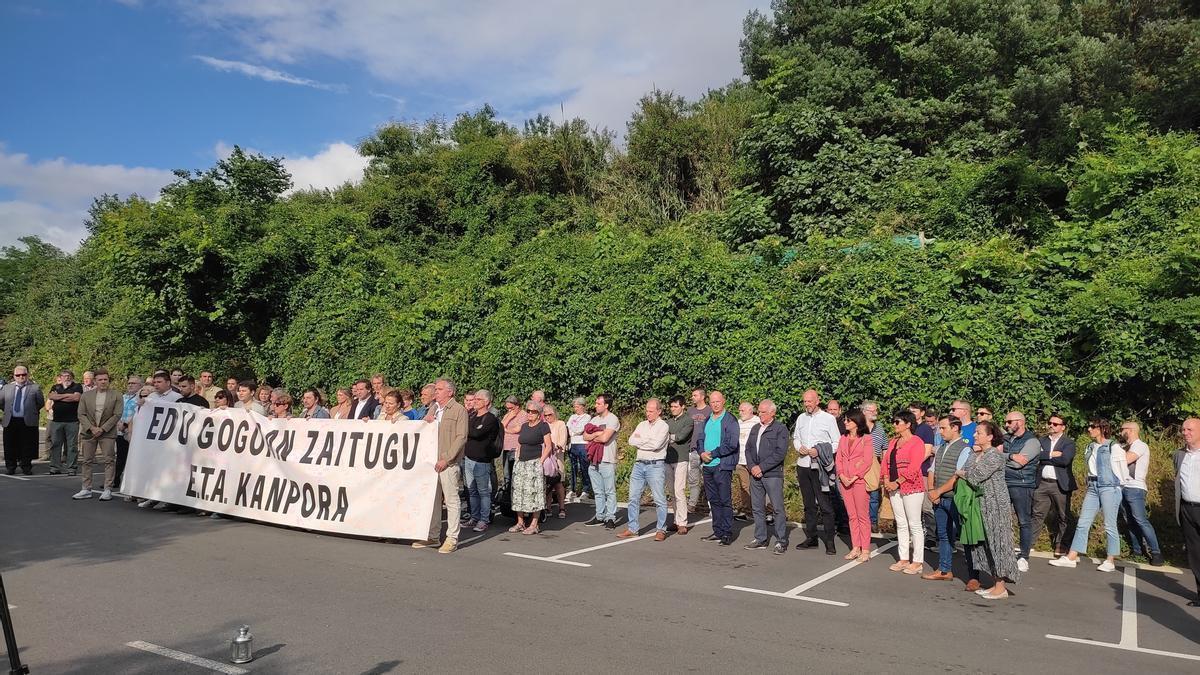 Concentración en Arrigorriga en recuerdo de Eduardo Puelles.