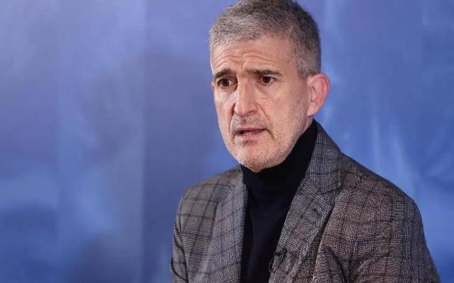 Roberto Olabe, durante una comparecencia