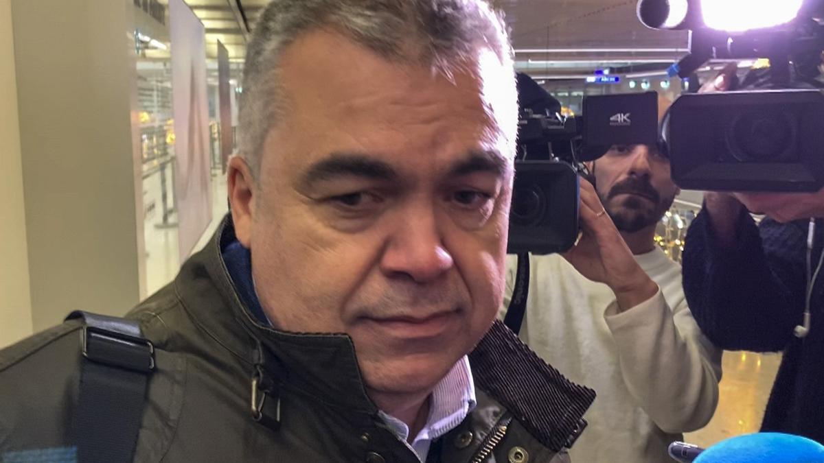 El secretario de Organización del PSOE, Santos Cerdán, este sábado en el aeropuerto de Ginebra.