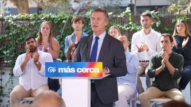 El presidente del Partido Popular, Alberto Núñez Feijóo, interviene en la Junta Directiva del PP de Melilla.