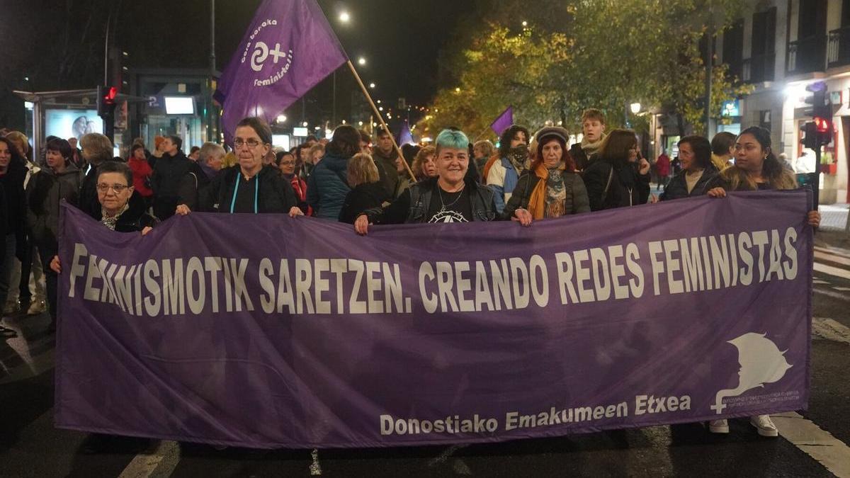 Una manifestación contra la violencia machista en Donostia.