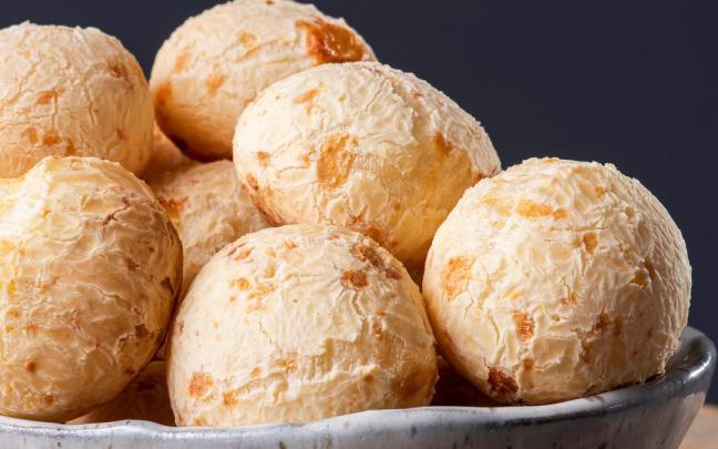Panes de tapioca listos para sacar a la mesa.