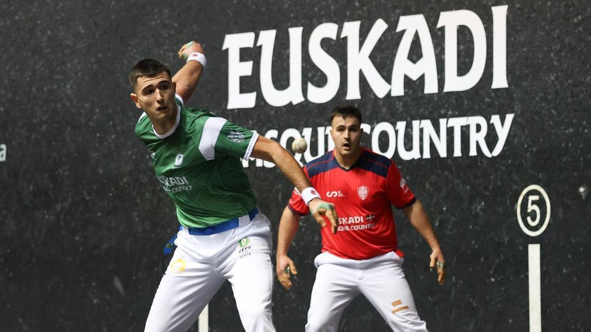 En imágenes: Óscar Lerena supera a Eñaut Lizeaga (Euskal Selekzioa) en el mano individual de la Liga de Naciones de 36 metros.