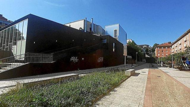 Exterior del polideportivo de Hernani.