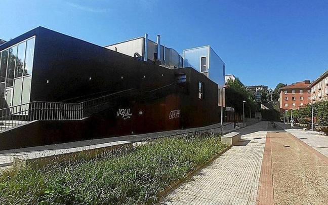Exterior del polideportivo de Hernani.