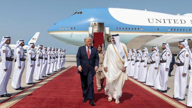 El presidente de Estados Unidos, Donald Trump, a su llegada a Qatar / QATAR NEWS AGENCY HANDOUT El presidente de Estados Unidos, Donald Trump, a su llegada a Qatar