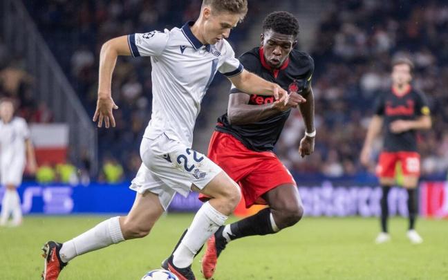 Un lance del choque en Salzburgo entre Red Bull y la Real, el pasado mes de octubre. / LUKAS HUTER / EFE