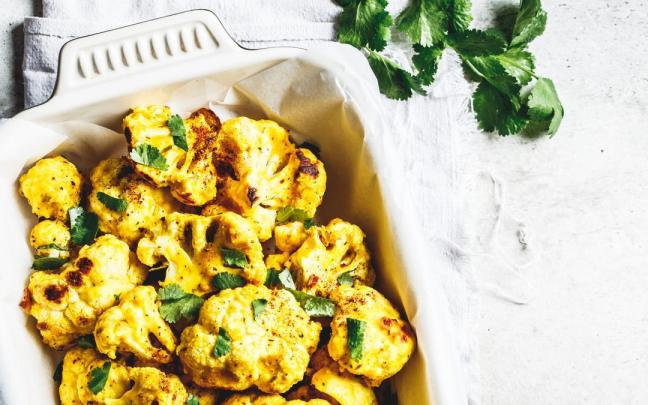 Una bandeja de colifñor horneada.