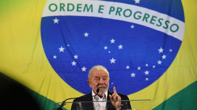 Lula da Silva se impone a Flávio Bolsonaro y es reelecto presidente de Brasil.