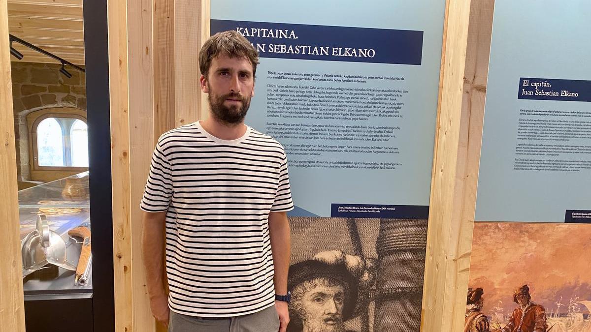 Mikel Larrañaga en el espacio dedicado a Elkano de Getaria.