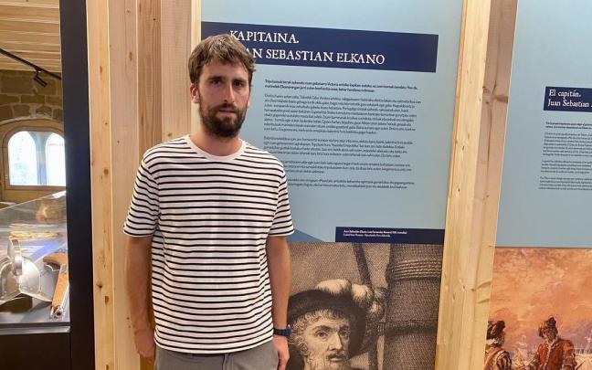 Mikel Larrañaga en el espacio dedicado a Elkano de Getaria.