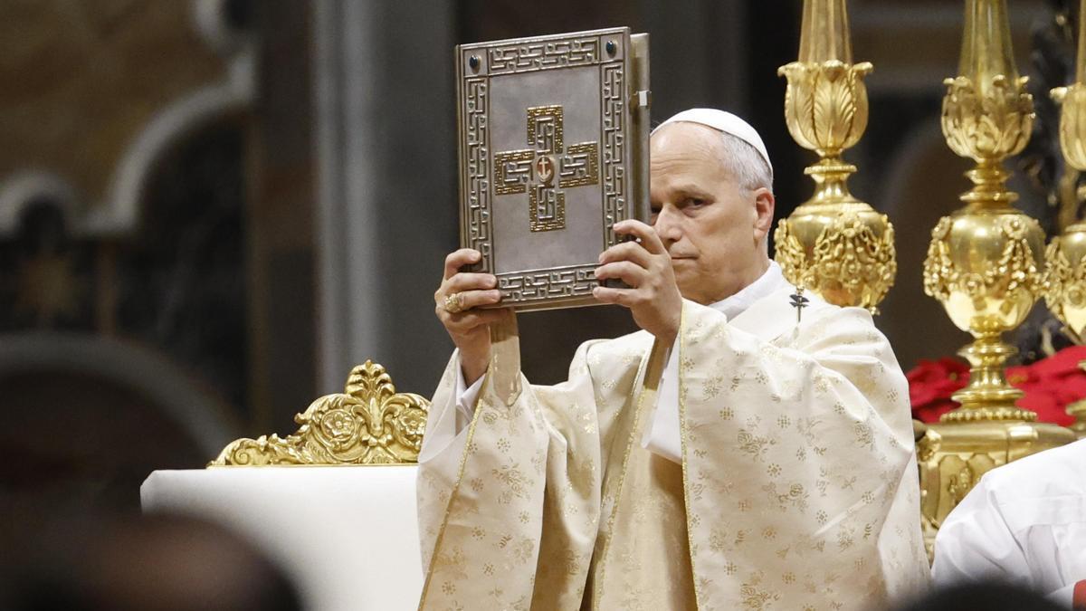El Papa Leon XIV, durante la misa de Navidad en el Vaticano