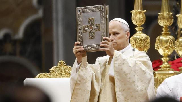El Papa Leon XIV, durante la misa de Navidad en el Vaticano